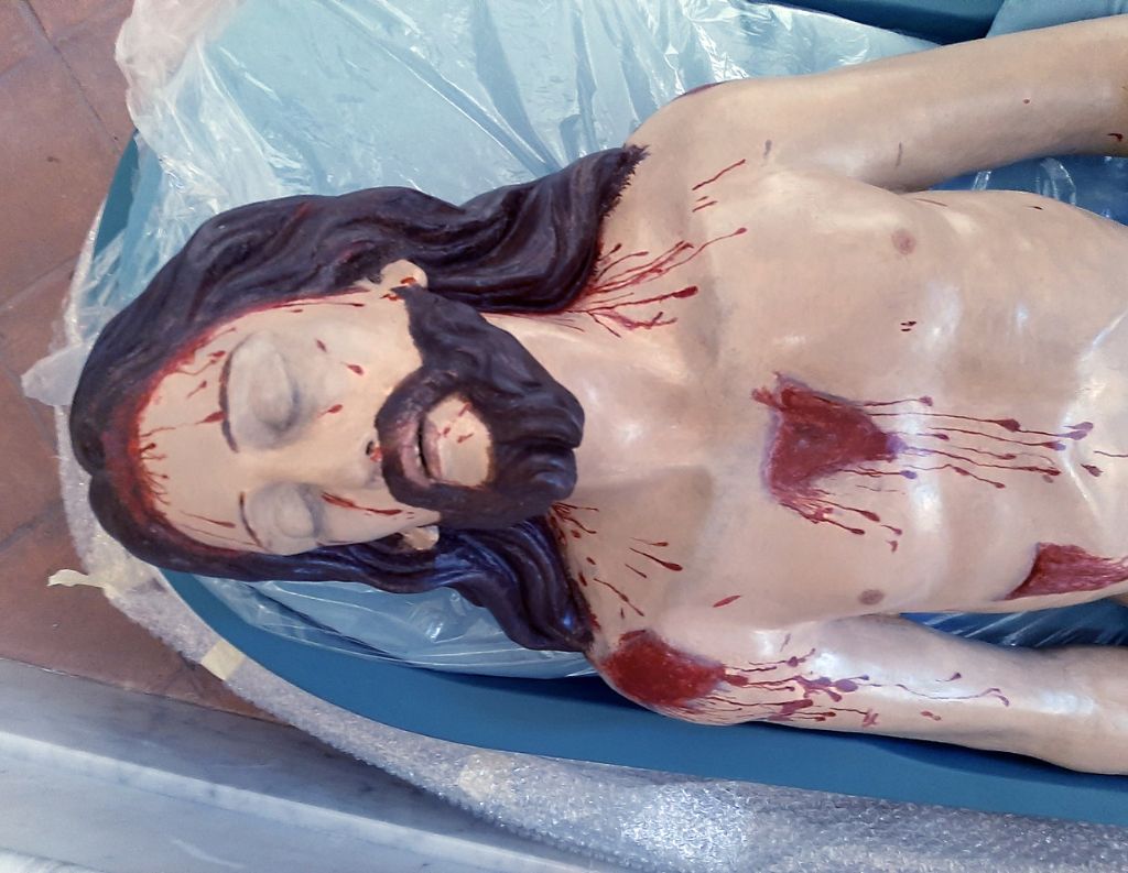 Cristo morto al termine dell'integrazione pittorica delle stuccature (fine restauro)